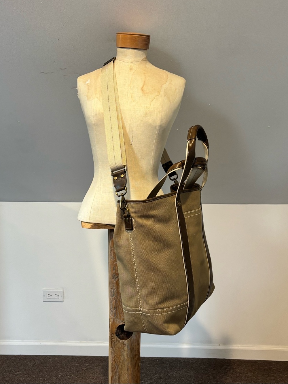 Coach RARE Leather Trim 2 Way Canvas Boat Tote/ Weekend Bag/ Work Tote - Picture 10 of 14